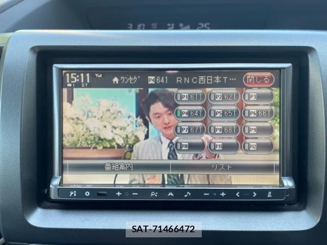 Honda e 2011-10 8666946-16