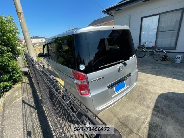 Honda e 2011-10 8666946-4