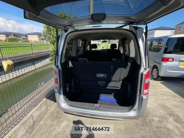 Honda e 2011-10 8666946-6