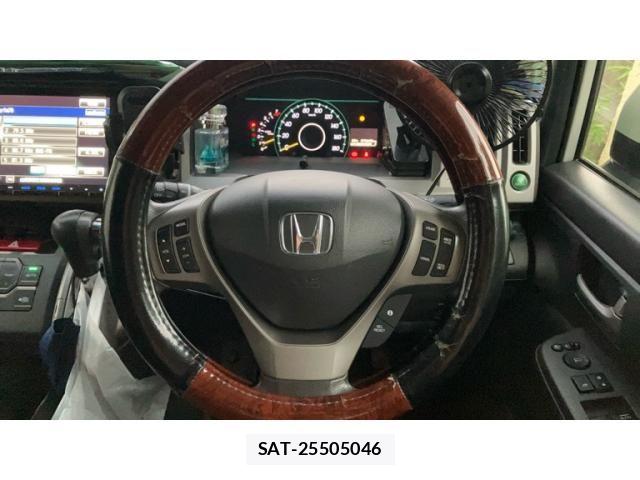 Honda e 2014-11 8661729-13