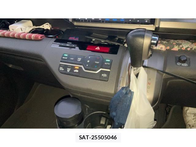 Honda e 2014-11 8661729-16