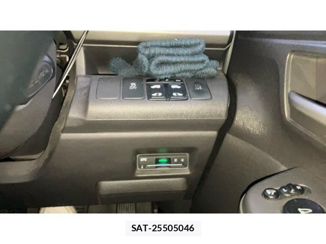 Honda e 2014-11 8661729-17