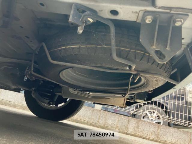 Honda e 2009-04 8666948-9