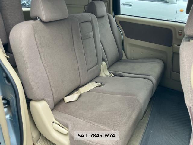 Honda e 2009-04 8666948-12