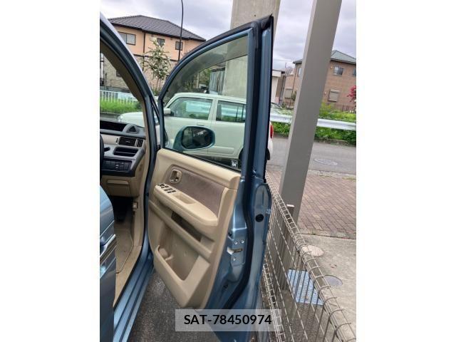 Honda e 2009-04 8666948-14