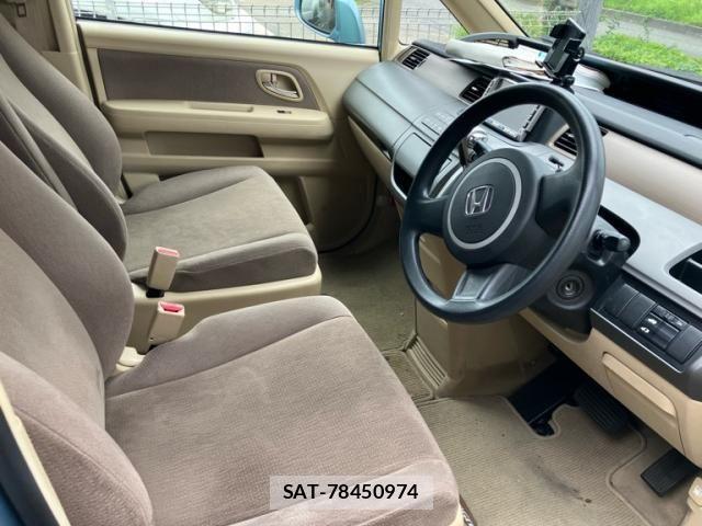 Honda e 2009-04 8666948-16