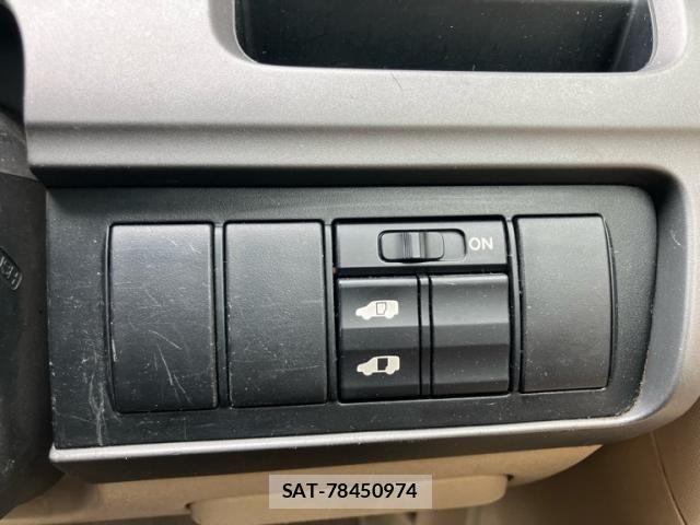 Honda e 2009-04 8666948-18
