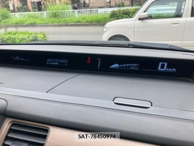 Honda e 2009-04 8666948-20