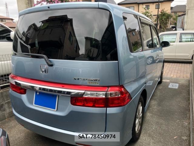 Honda e 2009-04 8666948-6