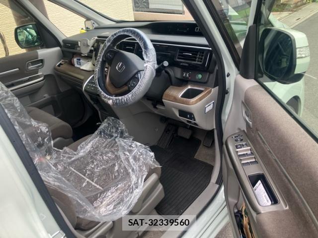 Honda e 2015-12 8666947-12