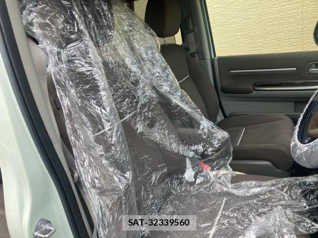 Honda e 2015-12 8666947-13