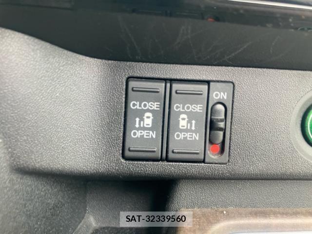 Honda e 2015-12 8666947-16