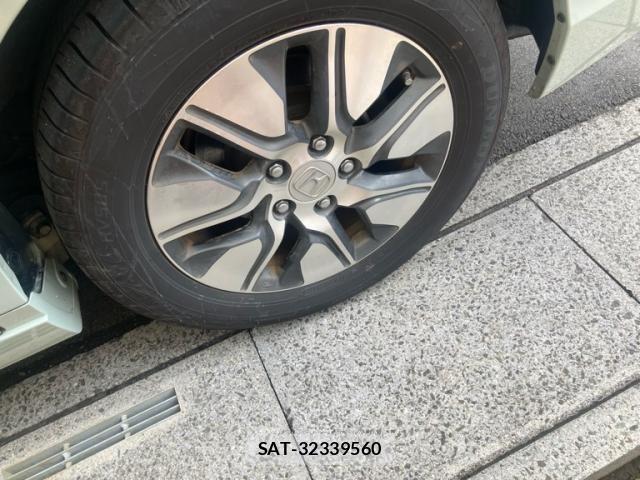 Honda e 2015-12 8666947-6