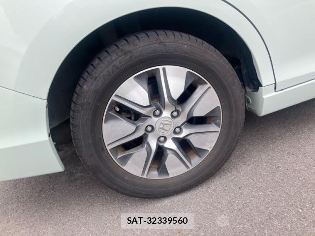 Honda e 2015-12 8666947-8