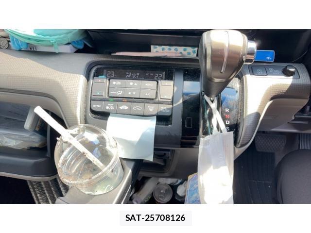 Honda e 2015-11 8661728-10