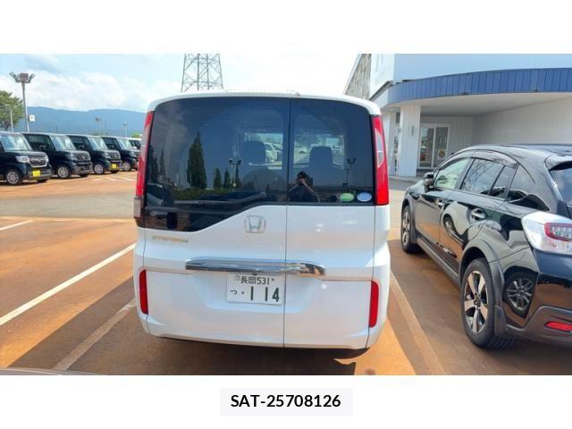 Honda e 2015-11 8661728-3