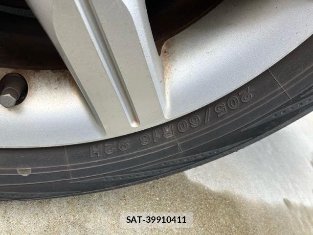 Honda e 2010-01 8831765-9