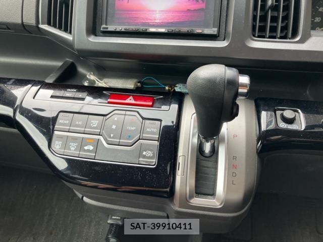 Honda e 2010-01 8831765-17