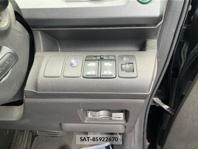 Honda e 2010-01 8884388-15