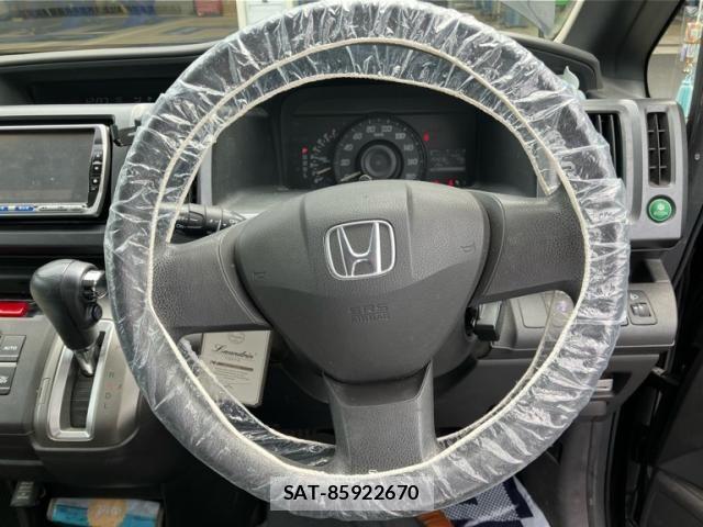 Honda e 2010-01 8884388-16