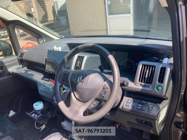 Honda e 2014-04 7021662-16