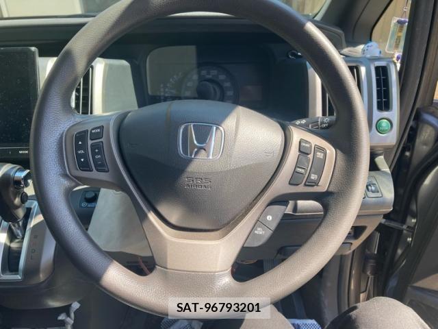 Honda e 2014-04 7021662-17