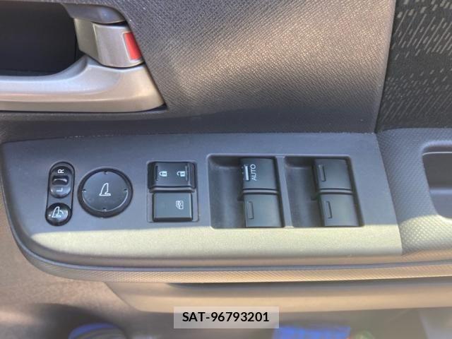 Honda e 2014-04 7021662-24