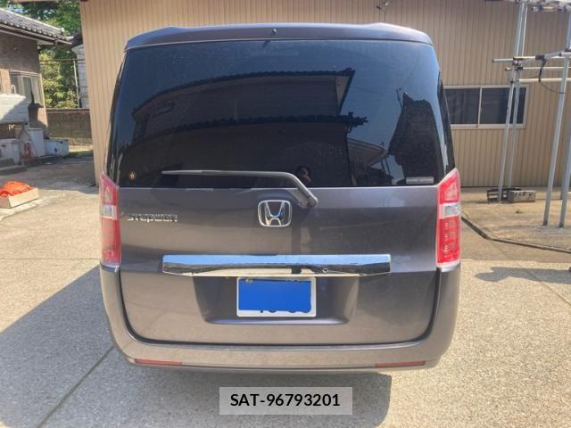 Honda e 2014-04 7021662-3