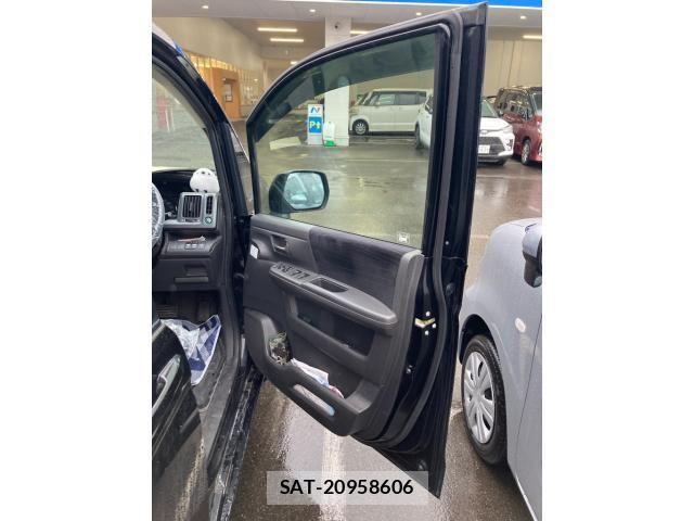 Honda e 2011-06 7217796-10