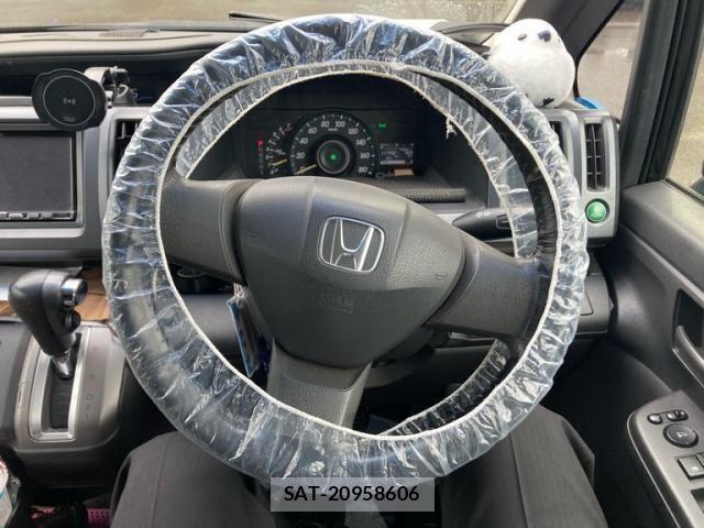Honda e 2011-06 7217796-13