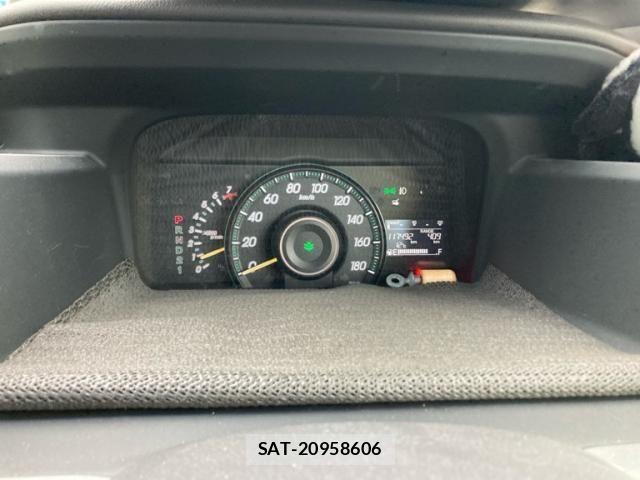 Honda e 2011-06 7217796-15