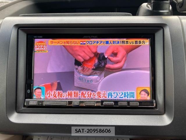 Honda e 2011-06 7217796-17