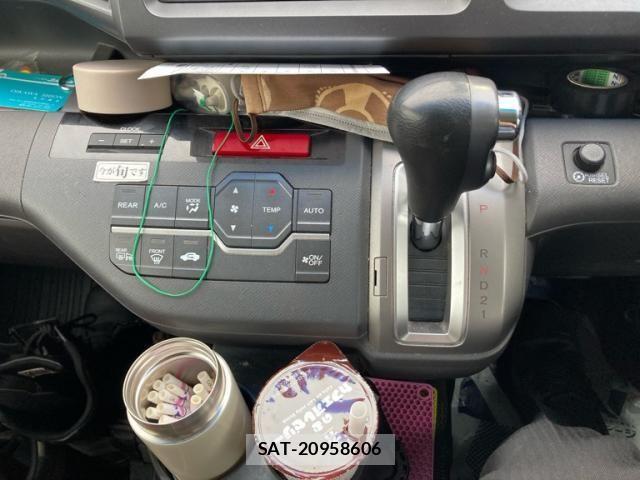 Honda e 2011-06 7217796-20