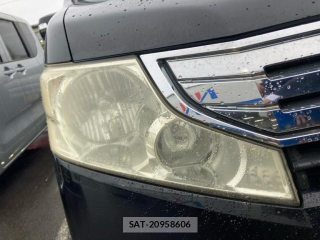 Honda e 2011-06 7217796-2