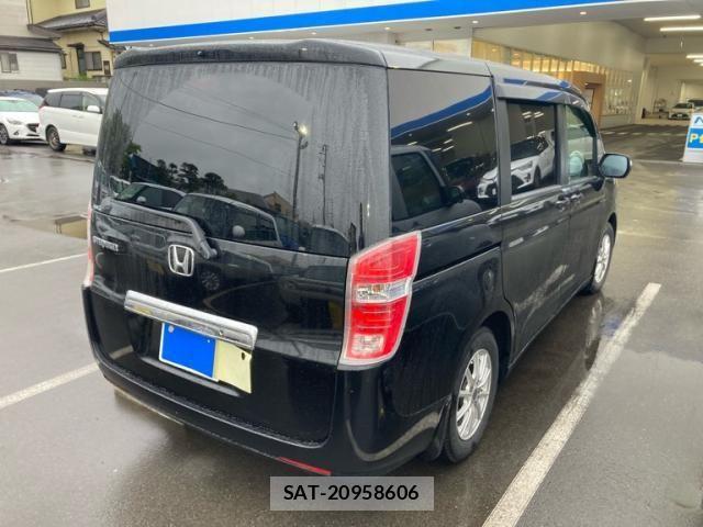 Honda e 2011-06 7217796-7