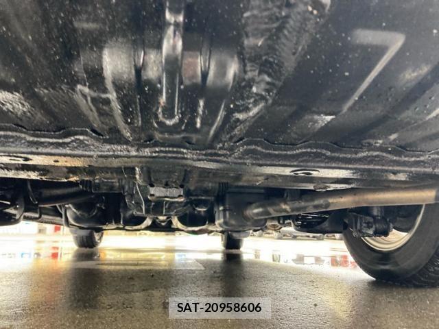 Honda e 2011-06 7217796-8