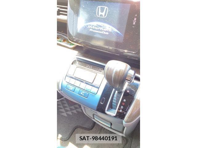 Honda e 2015-06 7252420-10