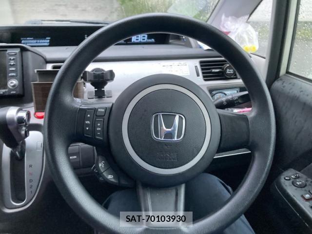 Honda e 2009-05 7394276-12