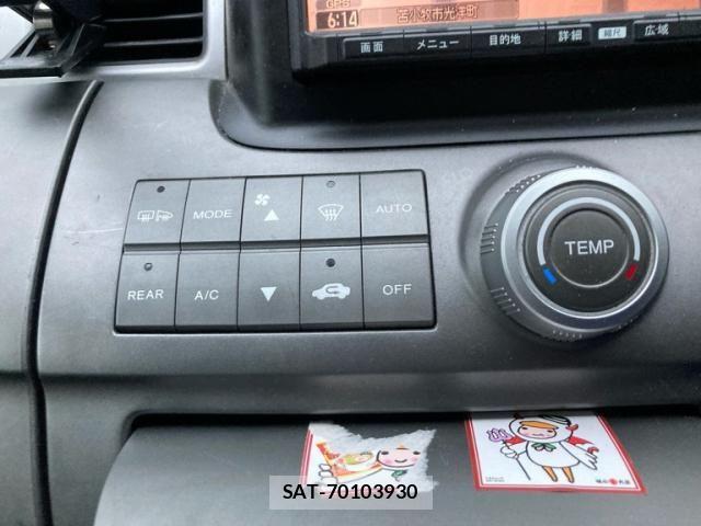 Honda e 2009-05 7394276-15
