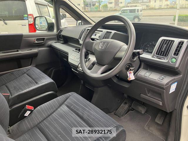 Honda e 2011-07 7458081-1
