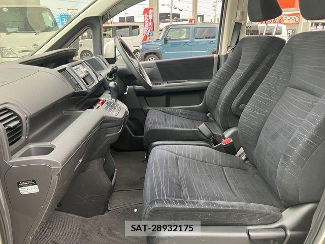 Honda e 2011-07 7458081-22