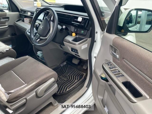Honda e 2015-07 7620332-11