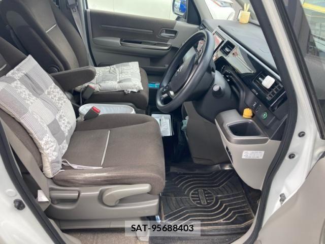 Honda e 2015-07 7620332-12