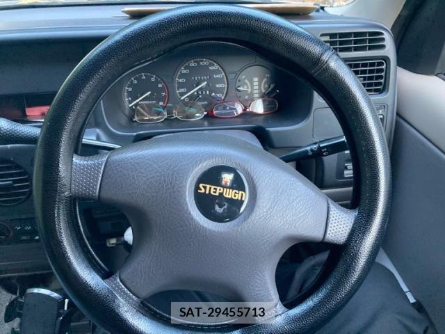 Honda e 1996-12 8038457-13