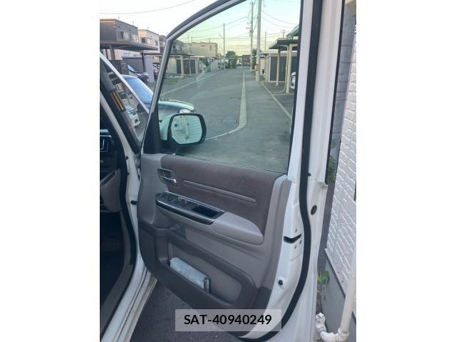 Honda e 2015-11 8317301-16