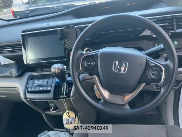 Honda e 2015-11 8317301-20