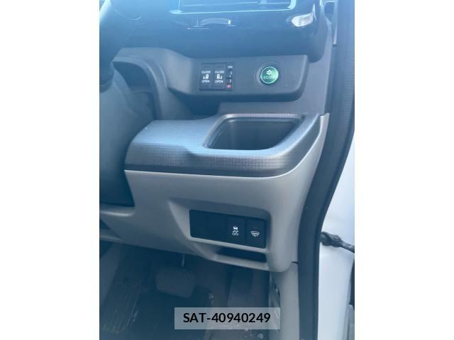 Honda e 2015-11 8317301-21