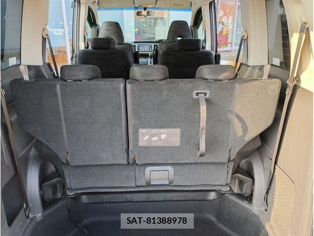 Honda e 2012-06 8368980-16