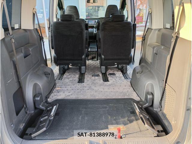 Honda e 2012-06 8368980-17