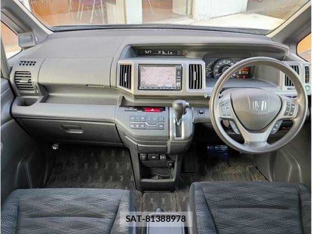 Honda e 2012-06 8368980-1